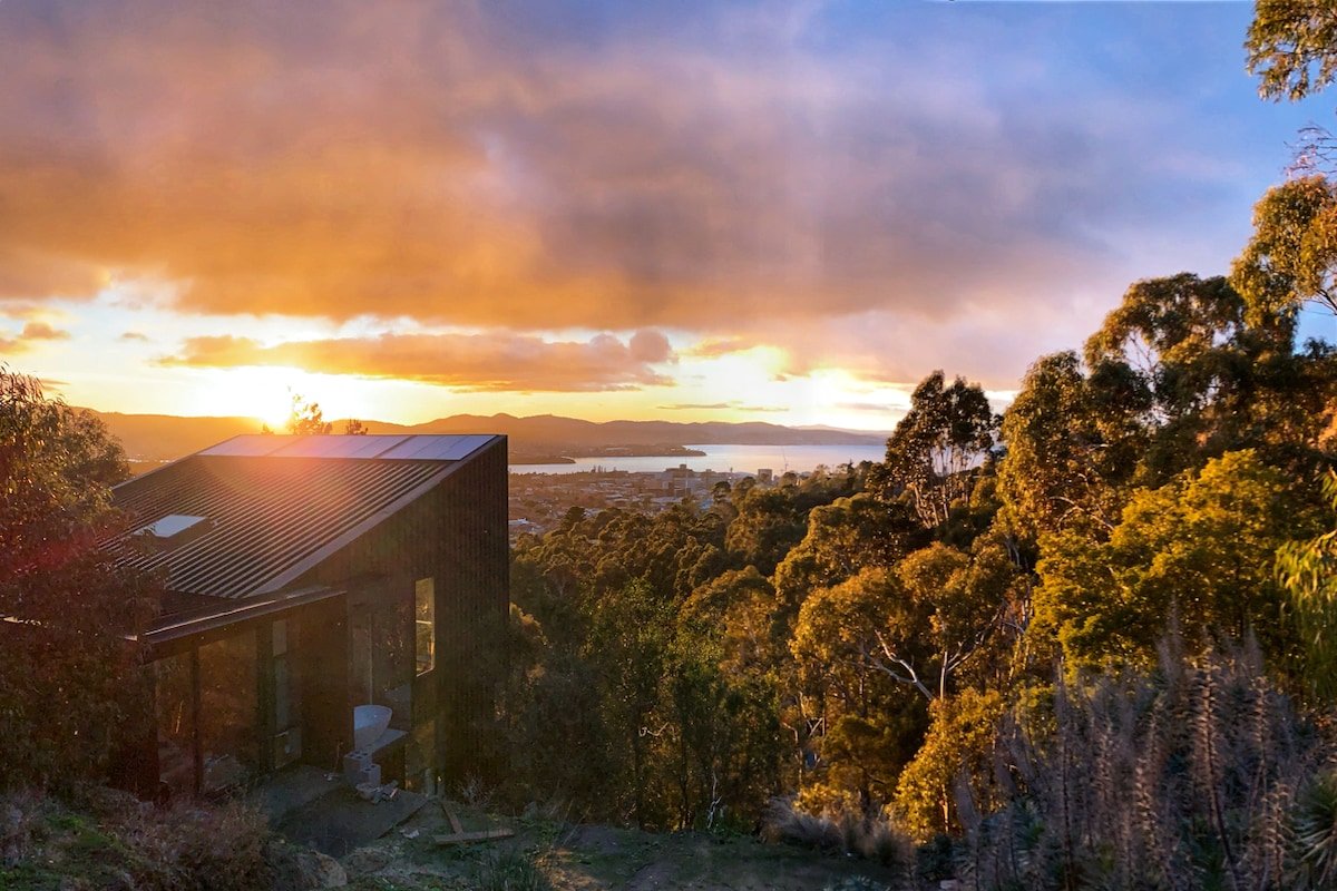 Stunning home with Breathtaking Views gallery image 2