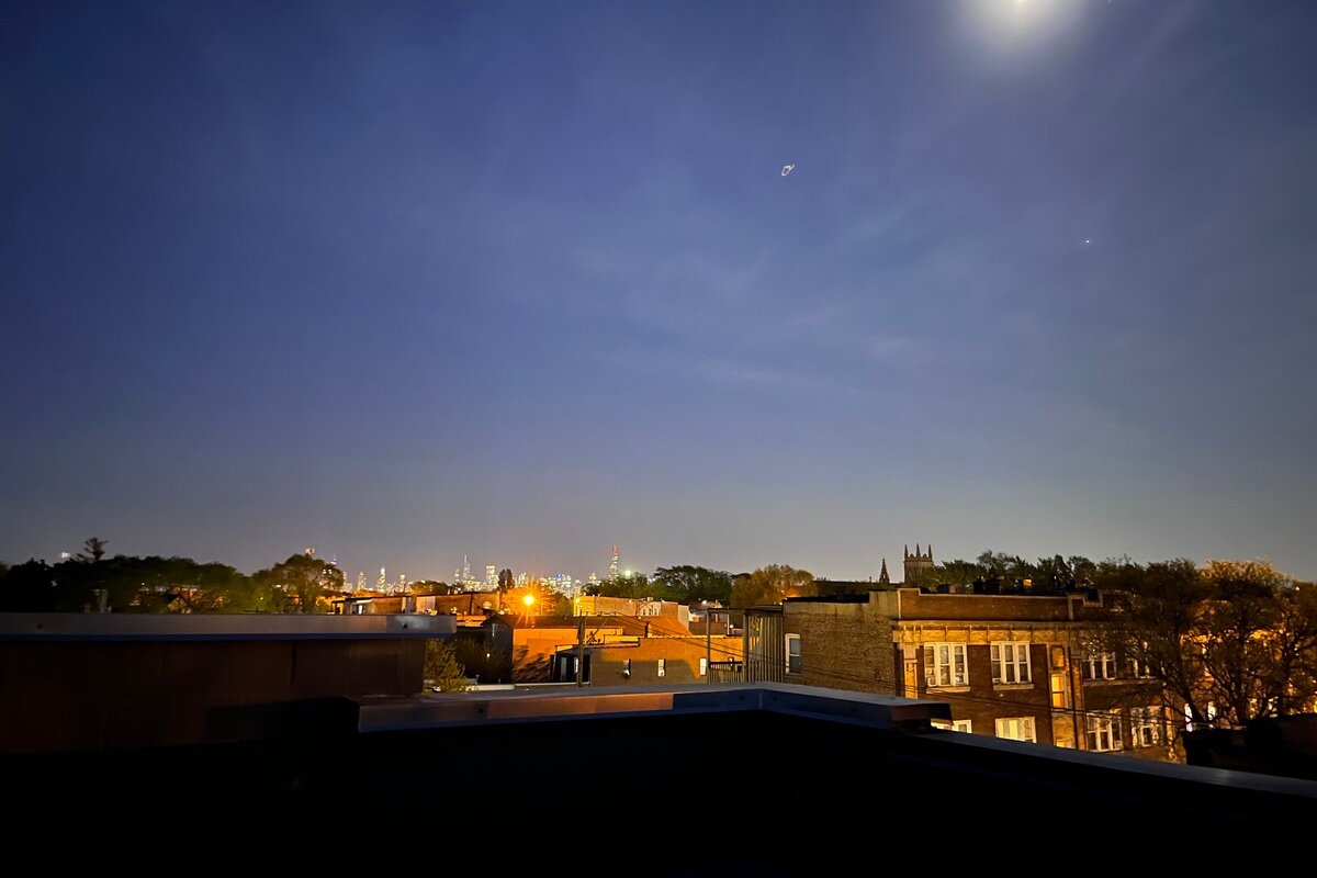 Stunning Greystone, 3500 sq ft, Rooftop, Sleeps 16 gallery image 3