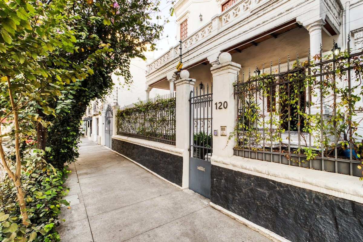 Gem in the Heart of Roma Norte gallery image 3