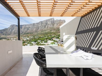 The View – Luxury Penthouse with rooftop pool