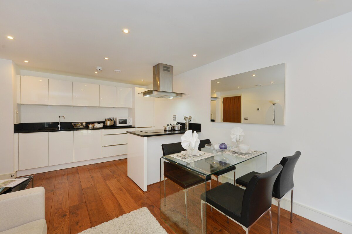 Homely, Modern, 2bed 2bath, SW1 gallery image 4
