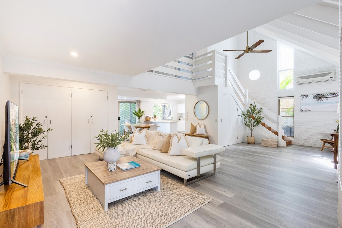 4 homes on 1 large block (sleeps 16) with pool gallery image 2