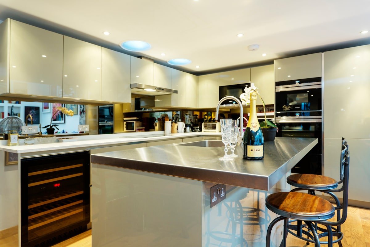 Unique and refurbished artists house in Chelsea gallery image 5