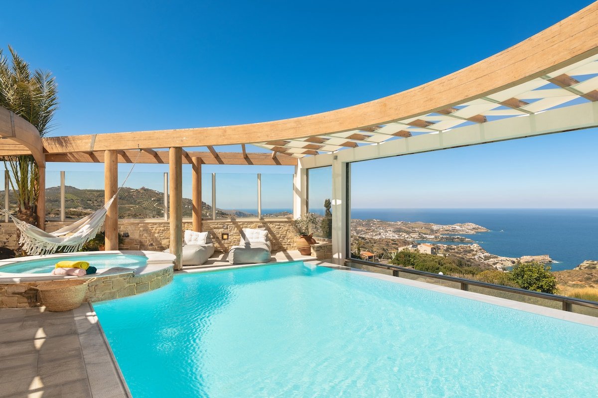 Luxurious Seaview Estate with Infinity Heated Pool gallery image 2