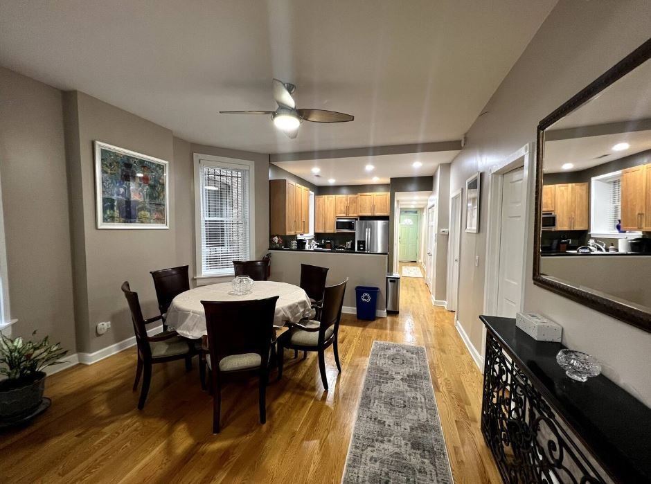 Wrigleyville Updated Condo with Free Parking gallery image 4
