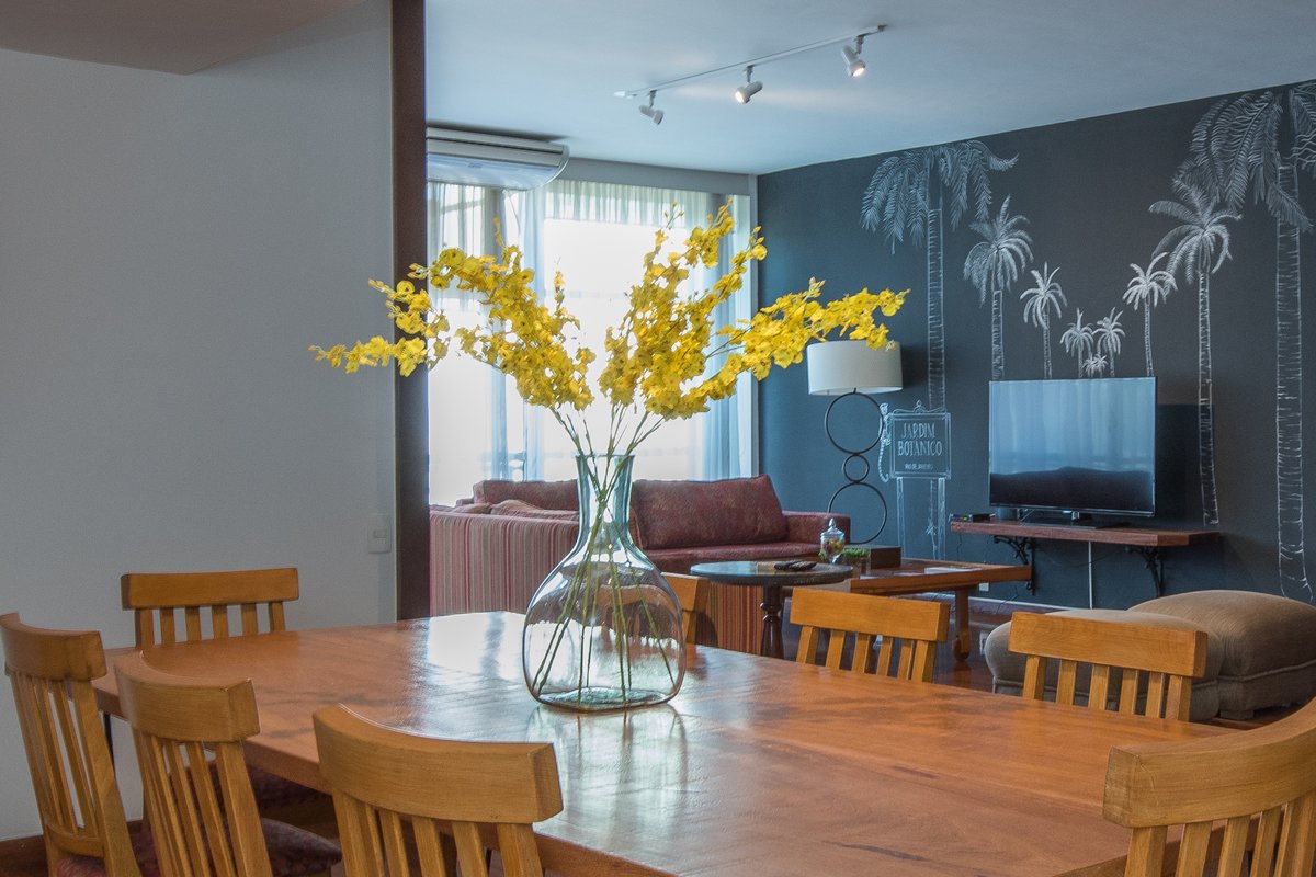 Conforto quadra da praia de Copacabana vista mar!