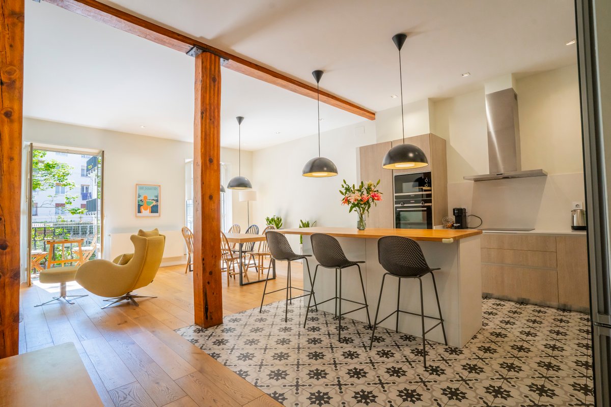 Spacious & Unique Getaway Close to Beach, Centro