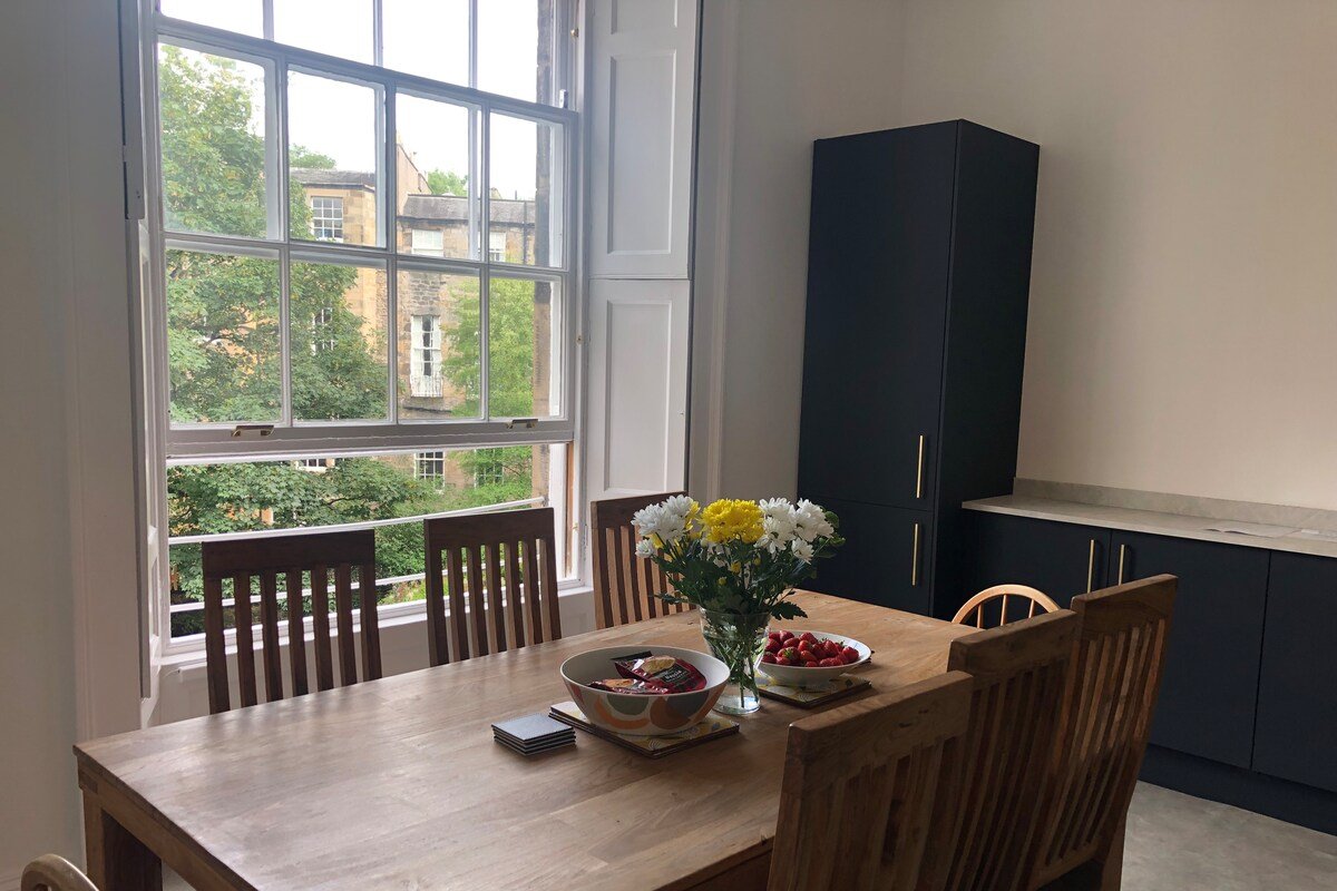 Historic New Town 5 bed flat, City Centre location gallery image 5