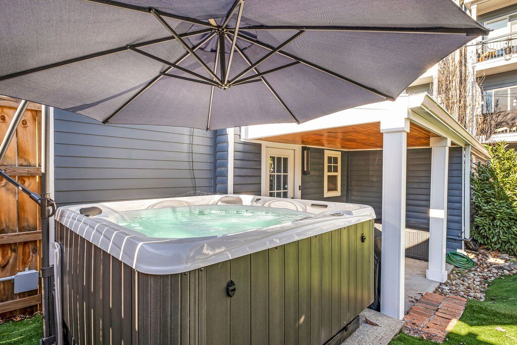 Downtown Private Backyard Oasis 5 min to Broadway gallery image 3