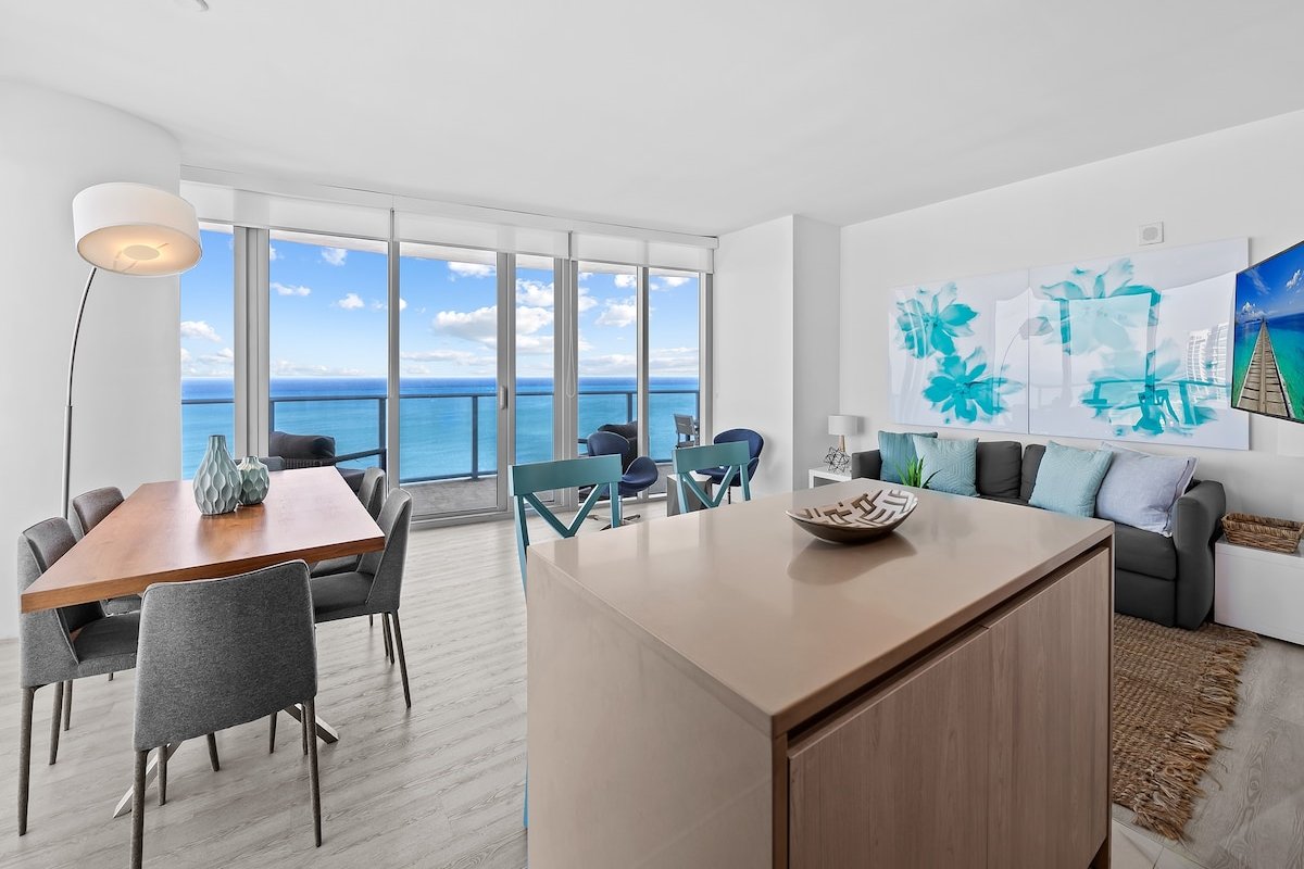 2/2 Stunning Ocean Front gallery image 2