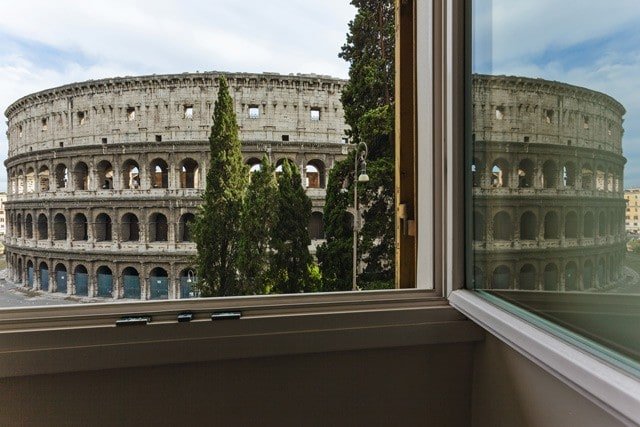 Rome Colosseo Luxury downtown *Wi.Fi Fiber 1 GIGA* gallery image 2