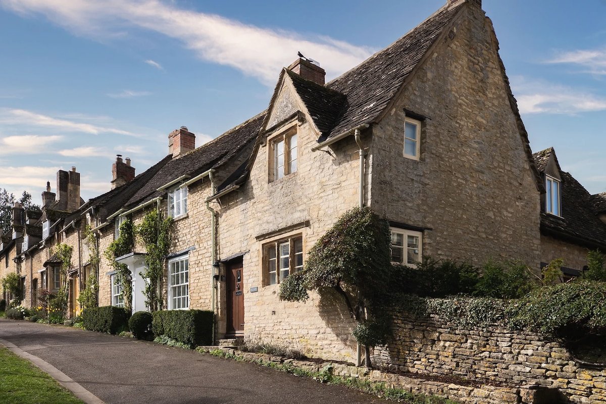 Hill View – Cosy Cottage Stay in Burford, Cotswold