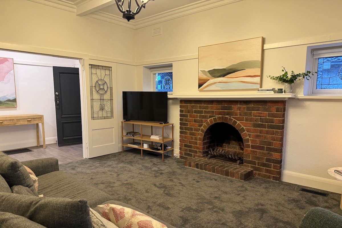 4 bedroom, 2 living, Study, Great yard Malvern Eas gallery image 3