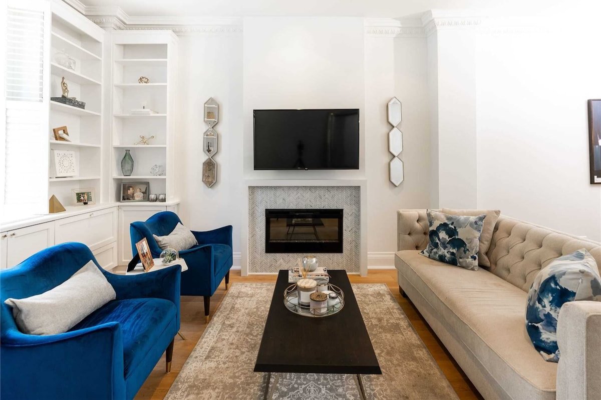 Stunning Yorkville Townhome Backing onto Park gallery image 3