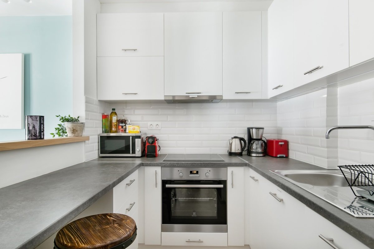 Stylish Penthouse with Superb Lycabettus Hill View gallery image 4