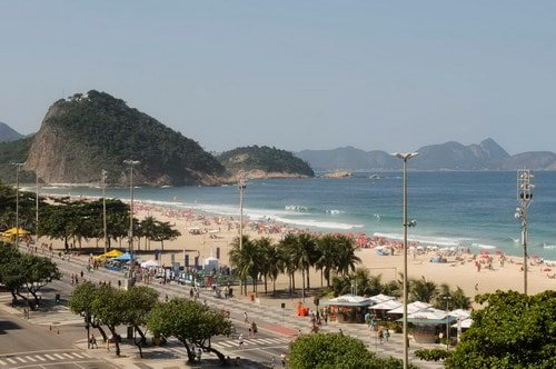 Front Beach 4-Bedroom Apartment gallery image 3