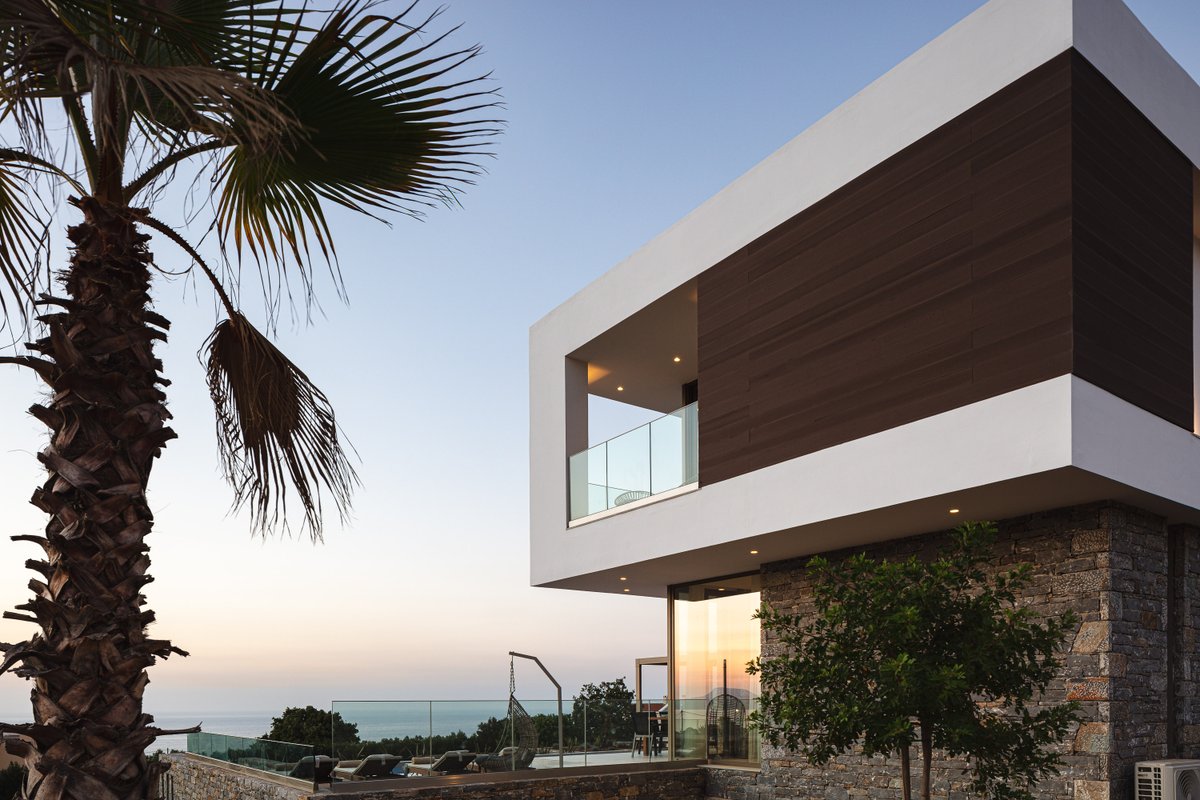 Impeccable design, total privacy and sea views!