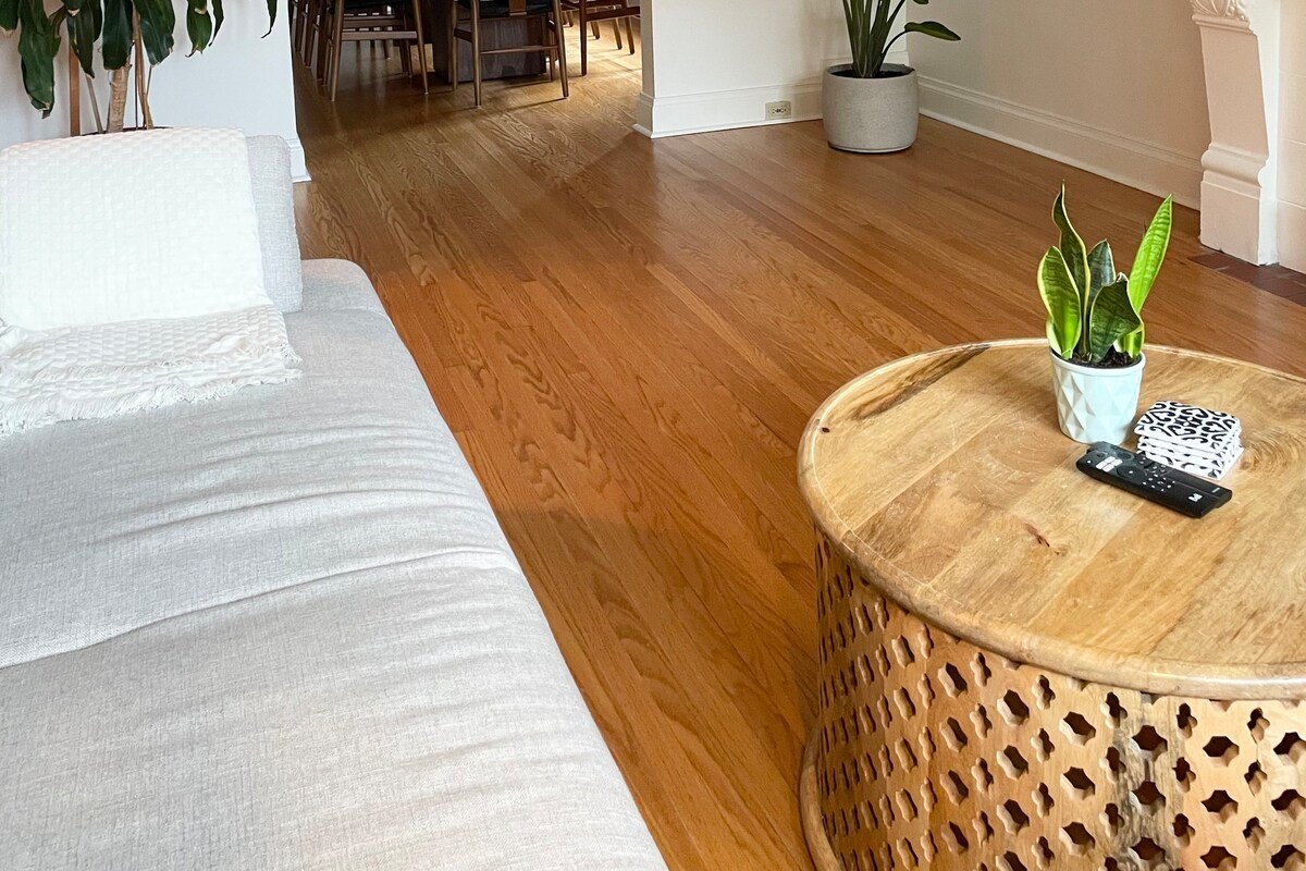 Beautiful 4 bedroom in Glebe w/ 3 parking spots gallery image 5