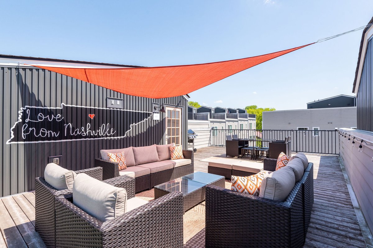 Roof Top Deck -NO BUNKS – Pet and Kid friendly
