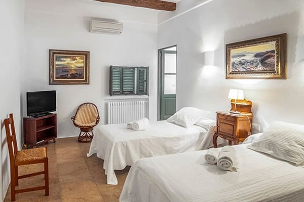 Total privacy- Mountain views- Pool- Jacuzzi- BBQ gallery image 5