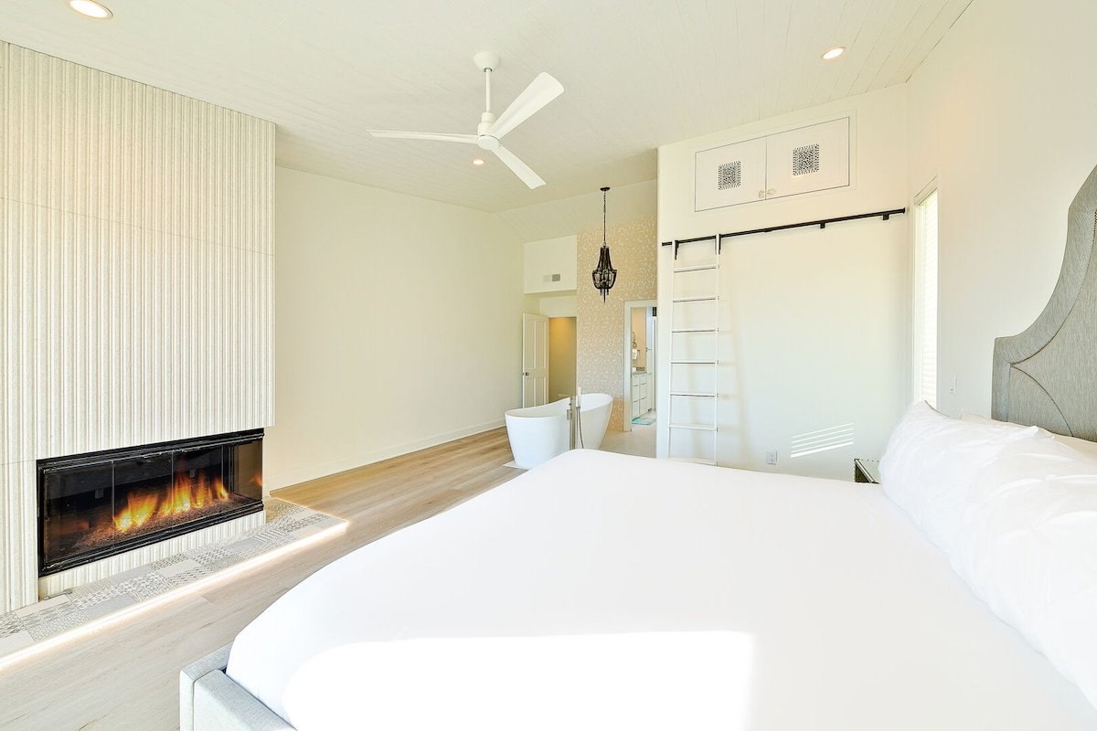 Windansea Luxury | AC | Spa | Garage gallery image 4