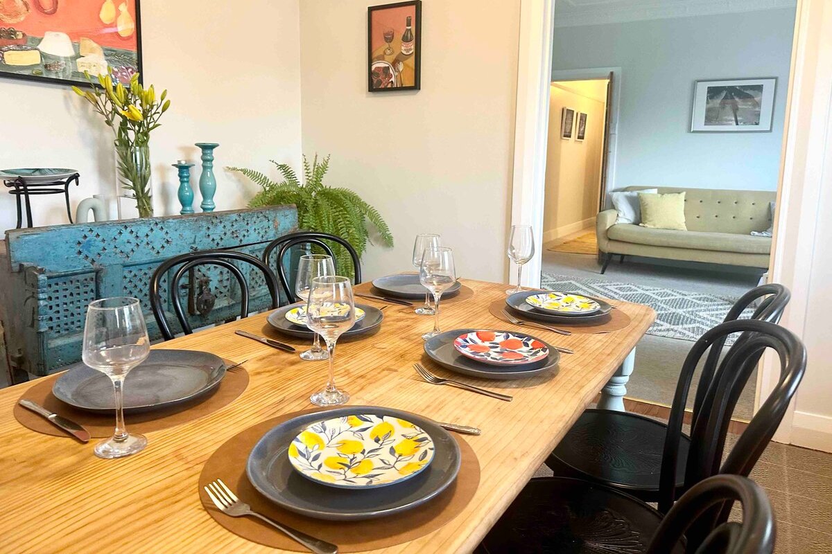 UNIQUE AFFORDABLE LUXURY – CLOSE TO CITY & BONDI! gallery image 3