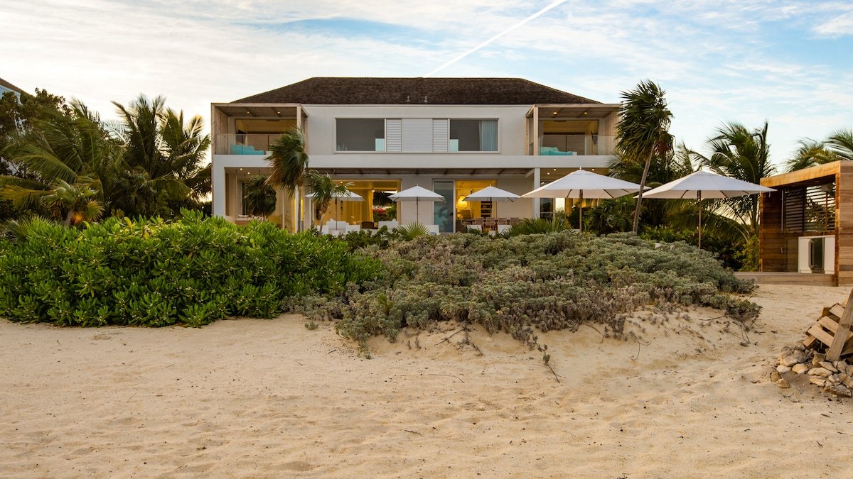 Beach Enclave Long Bay V5 – 6BR Beachfront Villa