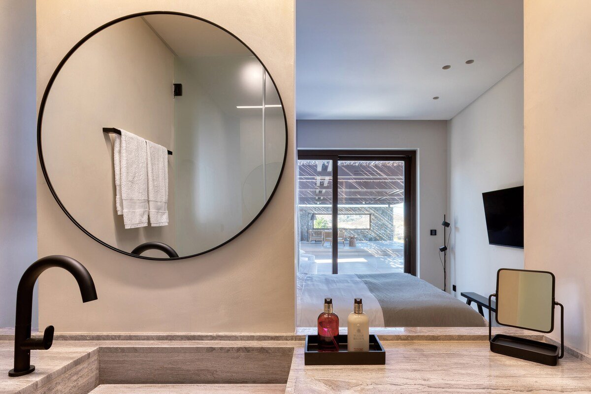 “Avalon Above” by Aqualiving Villas gallery image 2