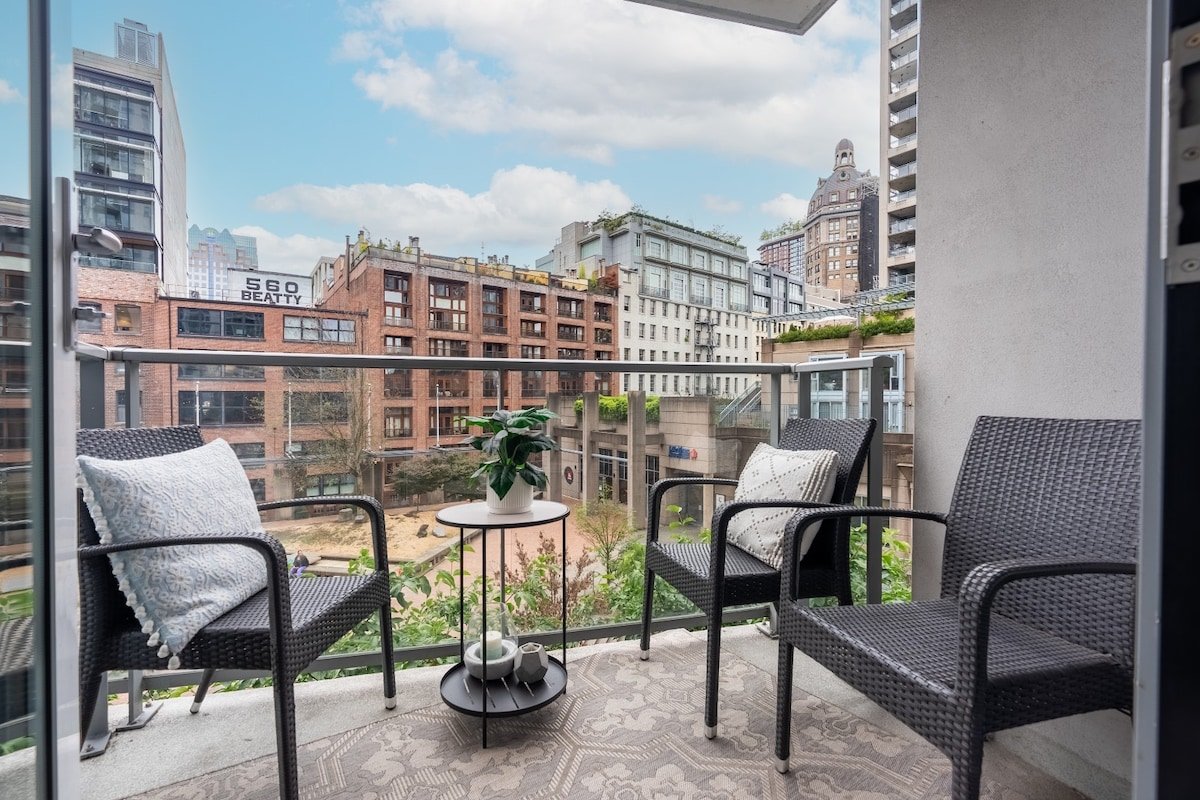 3 beds-Downtown, Free Parking/Hot-tub/Pool, Condo gallery image 5