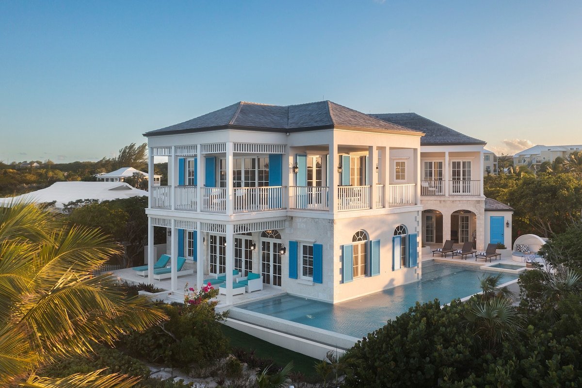 Villa Azzurra – 6 Bedroom Grace Bay Retreat gallery image 4