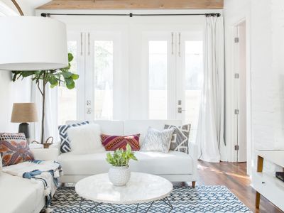 Creole Cottage Jewel, close to Magazine