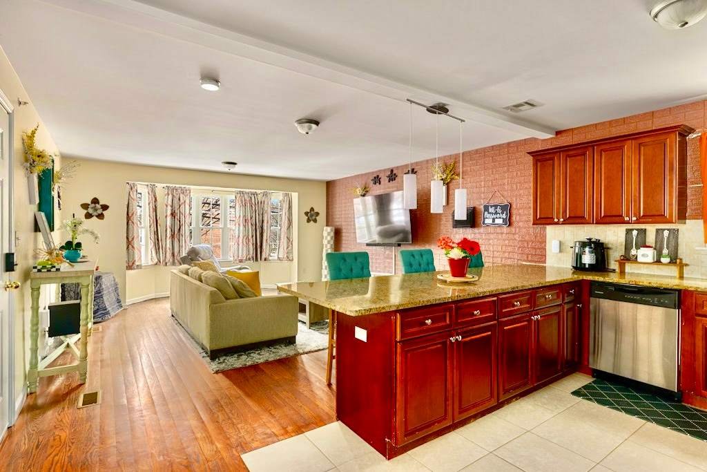 Two Apartments, One Great Stay at Newark Gem gallery image 5