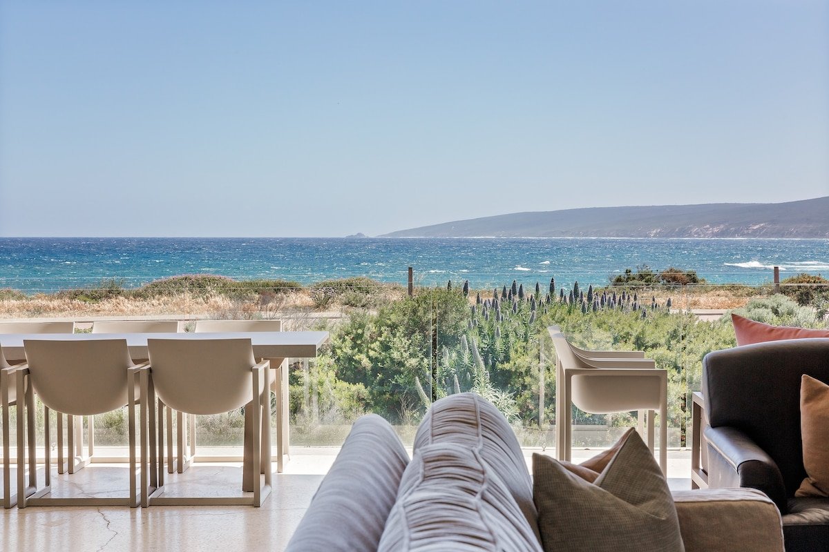 Luxury 4 Bedroom Beach House @ Smiths Beach Resort gallery image 2