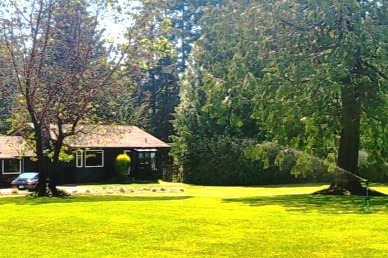 Family Lakehouse on Elk Lake Sleeps 10 Pets OK ! gallery image 3