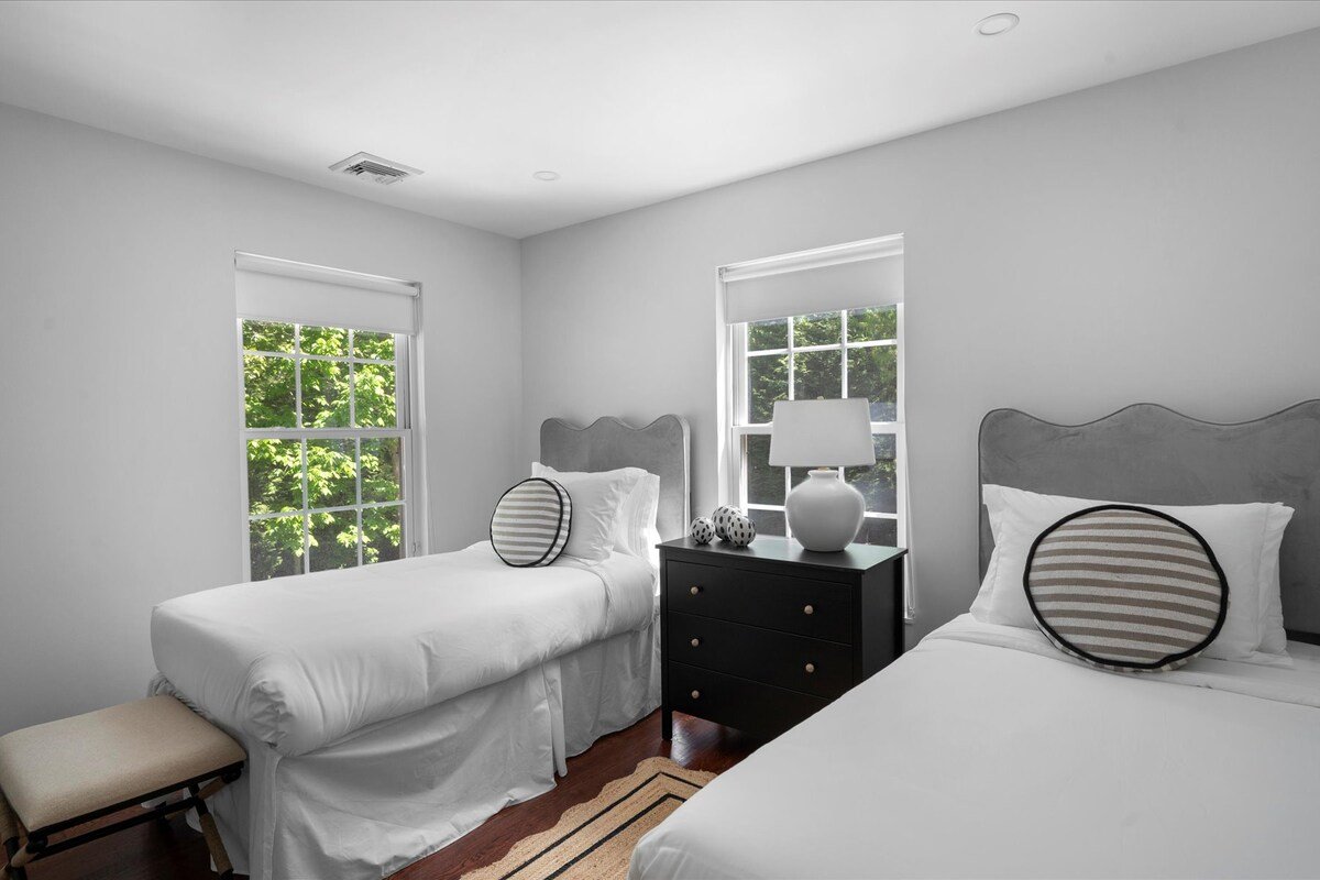 Ideal September Home w/ Heated Pool. Sag &Bridge. gallery image 4