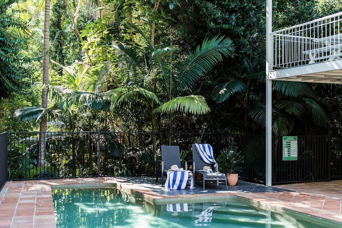 The Beach House, Pool, Tennis Court, Location! gallery image 5