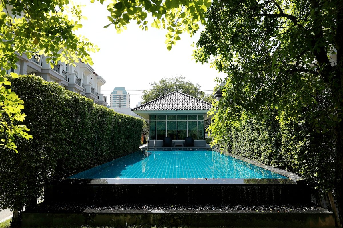 3BR (200sqm.) + guest pool and close to BTS/MRT! gallery image 2