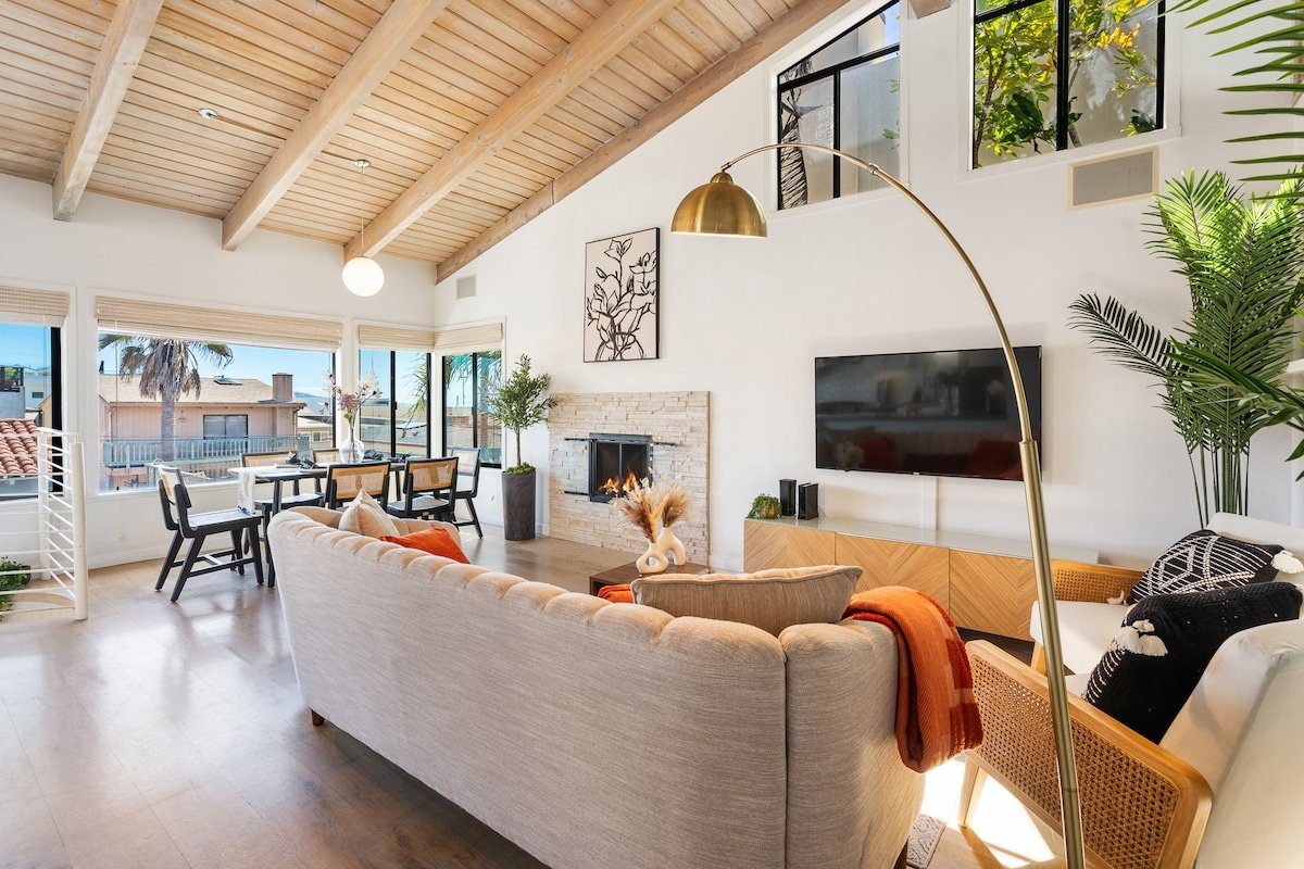 Luxe Retreat Steps to Beach & Shops | Free Parking gallery image 2