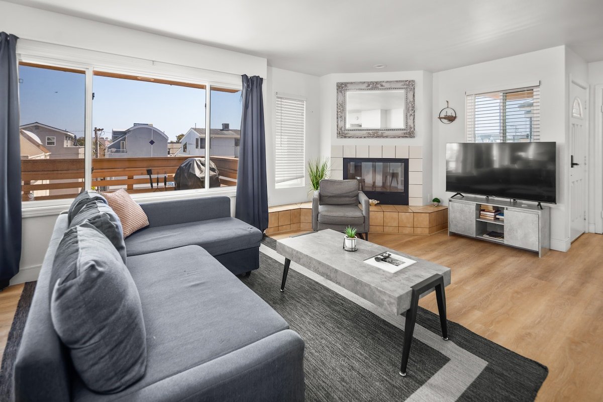 10 Bedroom Water View Home – North Mission Beach gallery image 2