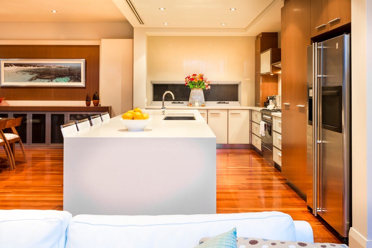 Absolute Beachfront 4 Bed 4 bath House gallery image 5