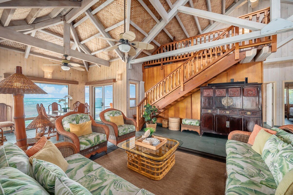 Beachfront Getaway with Panoramic Views gallery image 3