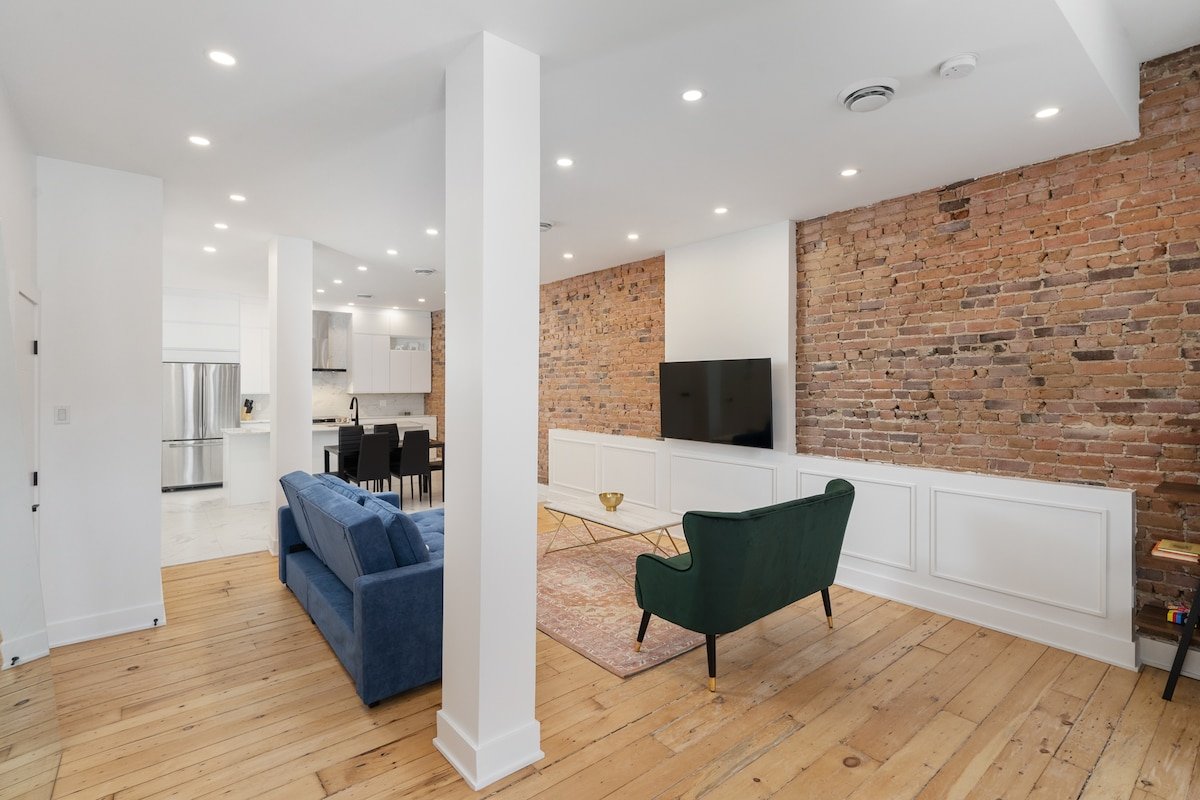 Chic & Spacious Plateau Hideaway – Sleeps 4+ gallery image 2