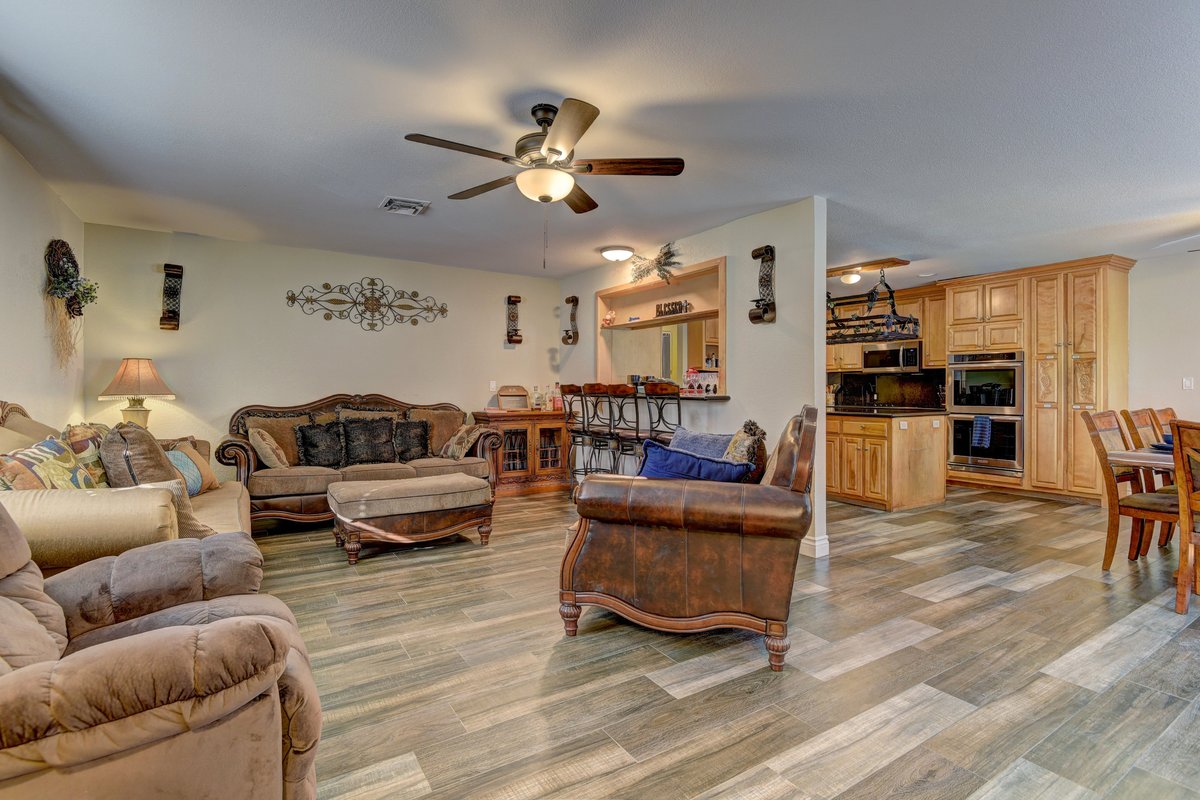 Villa with 2 Casita*Pool *7 Br4Bath-RV parking