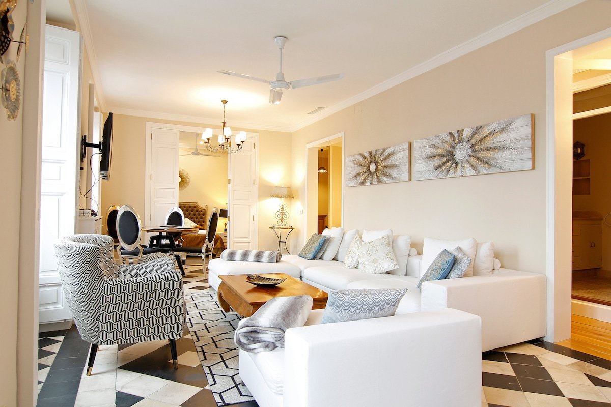 Stylish flat Plaza Mayor, 190 m2, 3BR, 2BTH bright gallery image 3