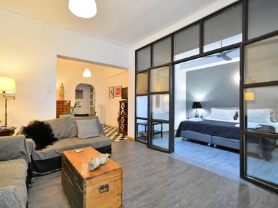 Plaka Elegant Apartment,