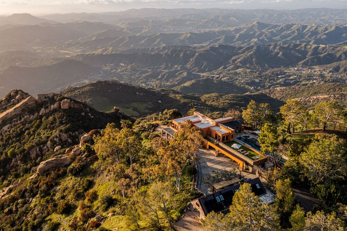 Rustic mountain retreat gallery image 2