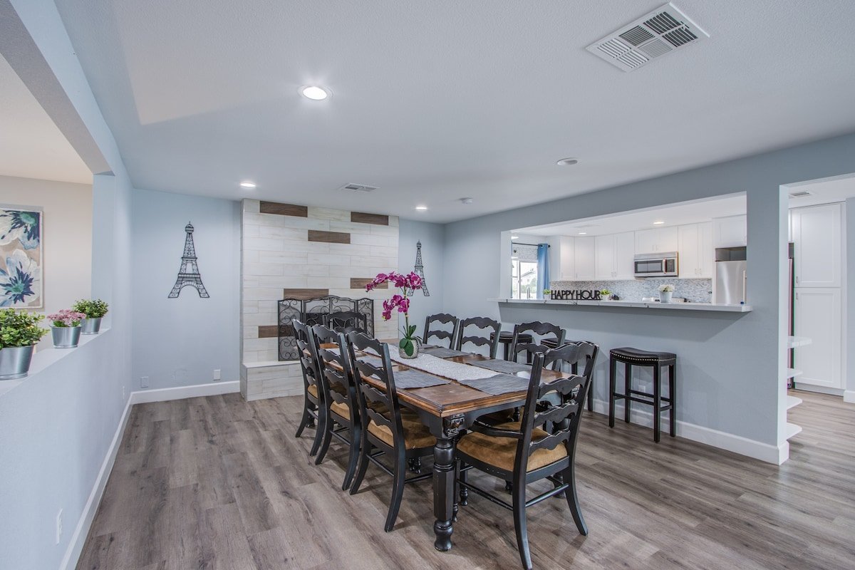 Epic Villa 13min to Strip – Pool, Games 5BR 5.5BA gallery image 5