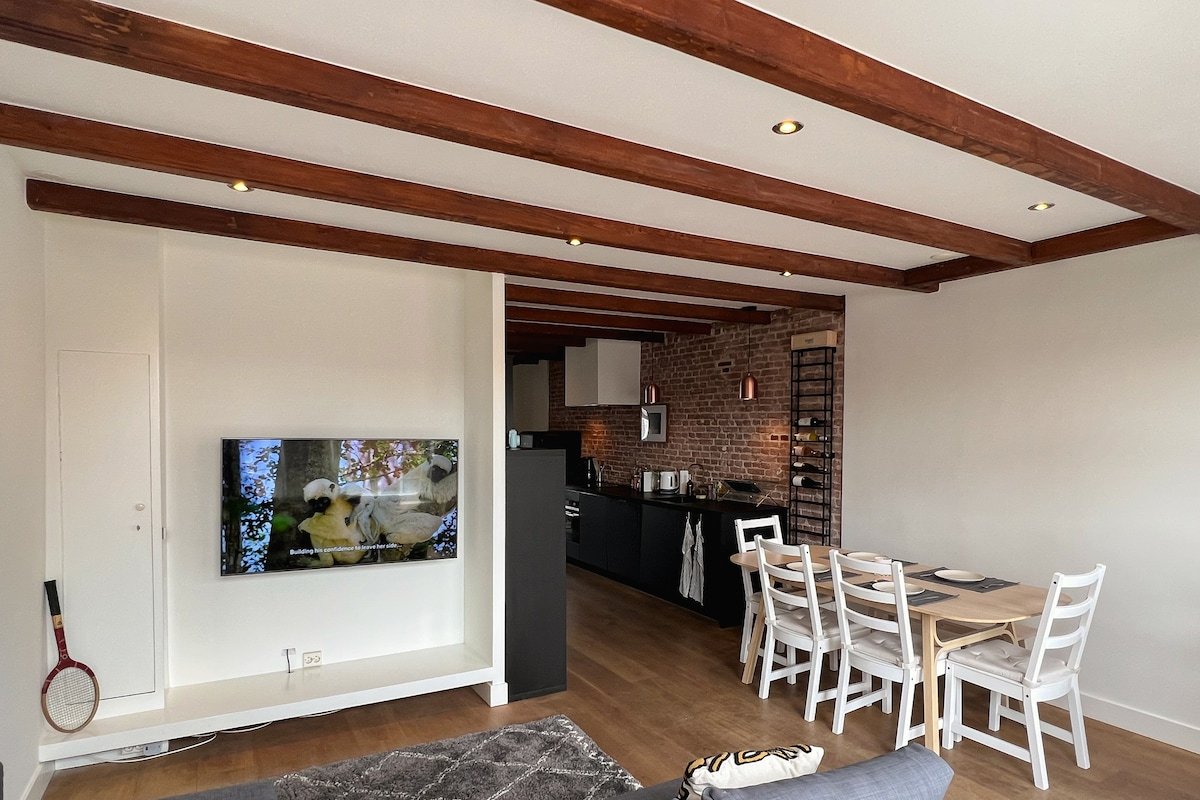 Charming 2 bedroom apartment in vibrant Jordaan gallery image 5