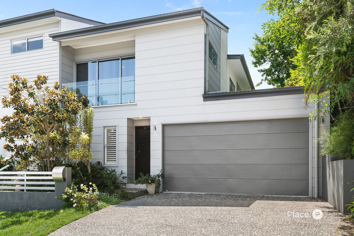 3 Bed; 2.5 Bath; Newly furnished