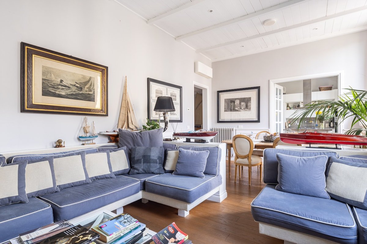 Radiant, Luxury Eclectic Apartment in Oltrarno gallery image 2